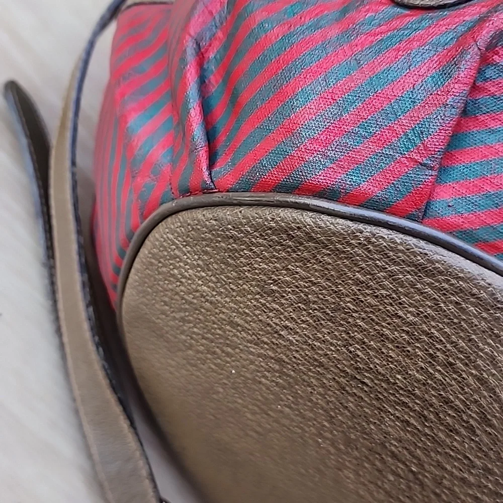 Gucci Red and Green Striped Vintage Women's Bucket Bag - Picture 9 of 16